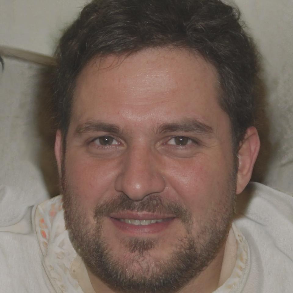 Retrato profesional de Aurelio Mendoza